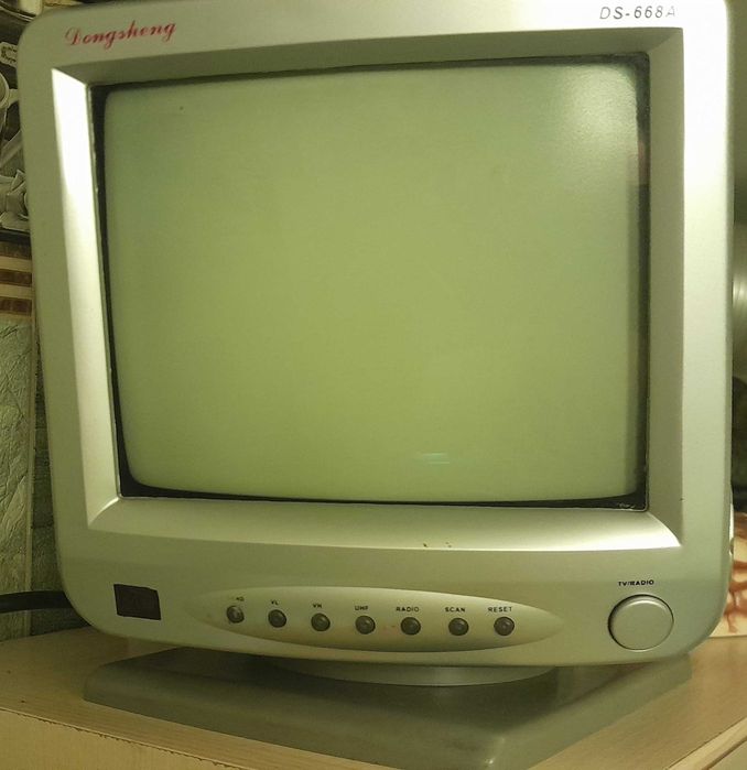 Телевізор , автомобільний телевізор , радіоприймач , 220/12 вольт.