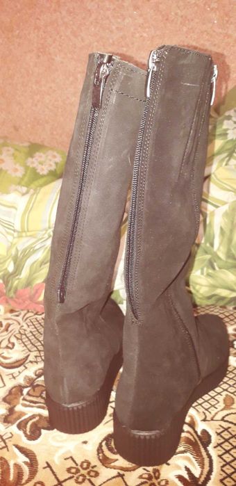 Продаются зимні шкіряні, замшові сапоги 38 р.