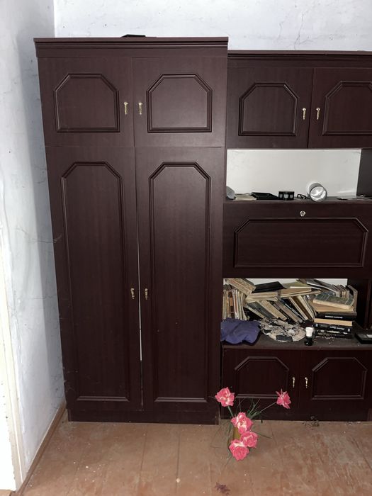 Шафа, сервант, стінка