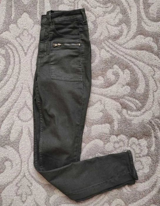 Zielone spodnie rurki khaki z wysokim stanem h&m