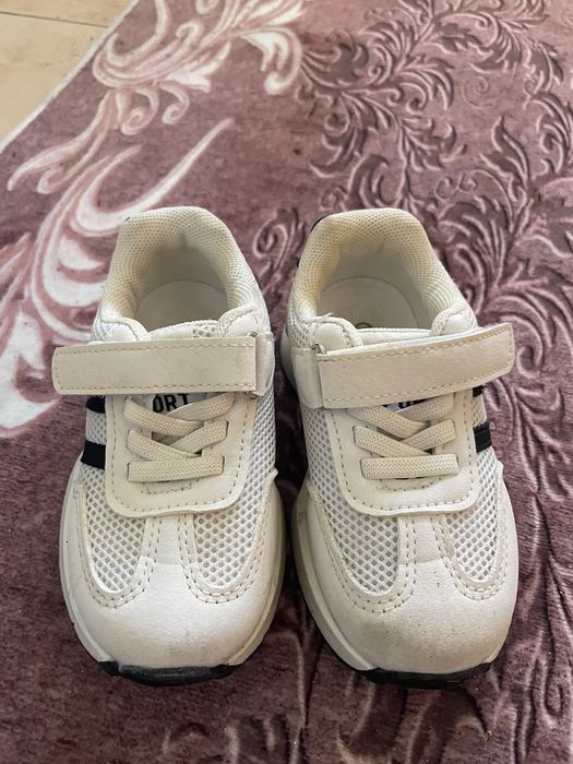 Кросівки 24розмір чк для дівчинки так і для хлопчика