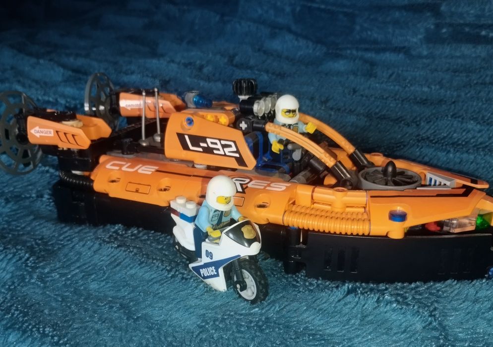 Конструктор LEGO Technic "Спасательный аппарат на воздушной подушке" (42120) Оригинальный