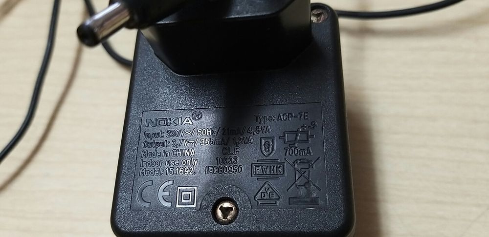 Telemóvel Nokia 6020.