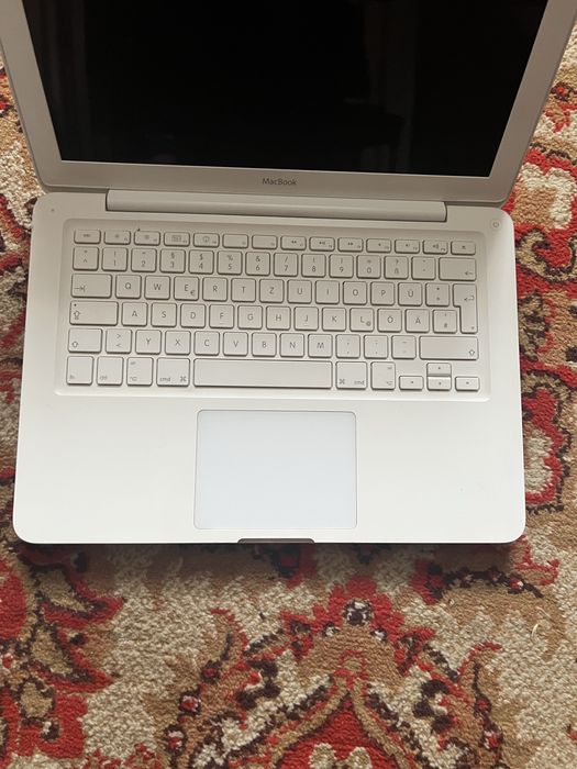 Продам Macbook (макбук)