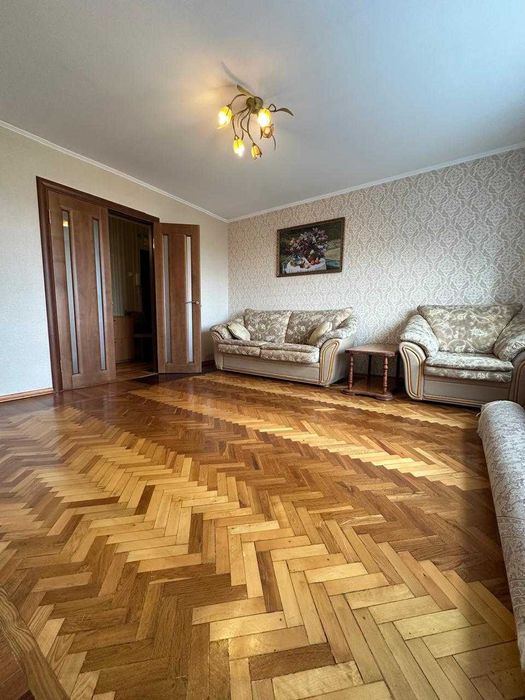 Продається 3-кімнатна квартира в центрі міста, вул. Чорновола