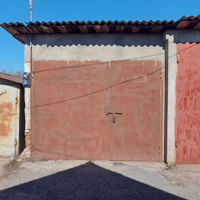 Продам гараж м.Рівне вул.Дворецька 129б