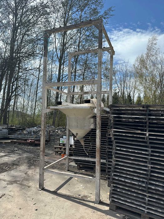 Stojak/Uchwyt/Zsyp na beton/żwir/piasek itp