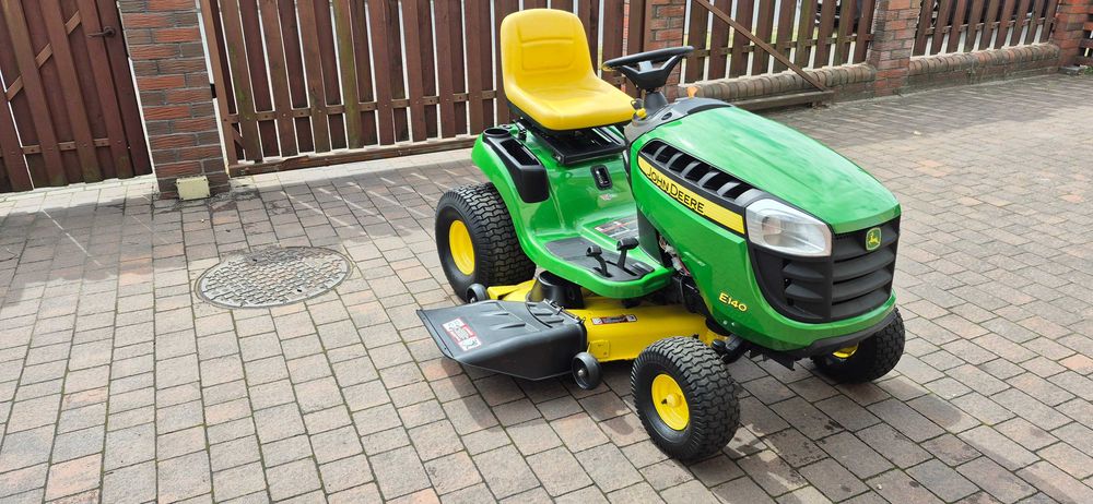 Kosiarka traktorek john deere e140 jak nowy 22km Brzozówka • OLX.pl