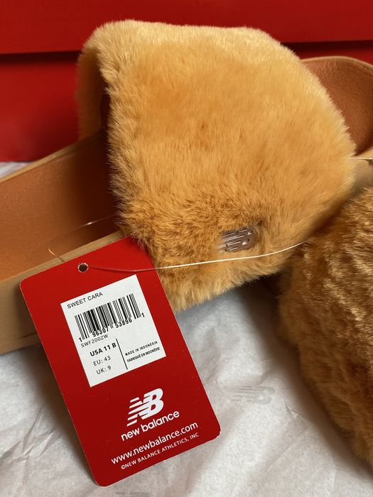 Слайдери New Balance 200 Fuzzies