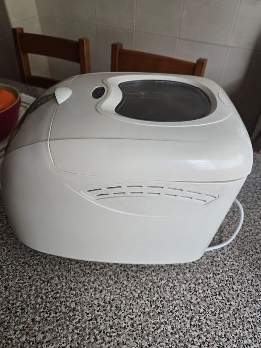 Máquina de fazer pão como nova