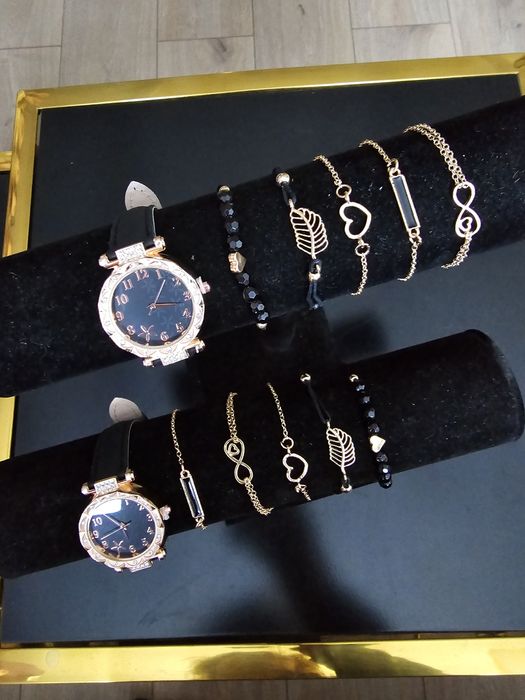 Zestaw bransoletek z zegarkiem