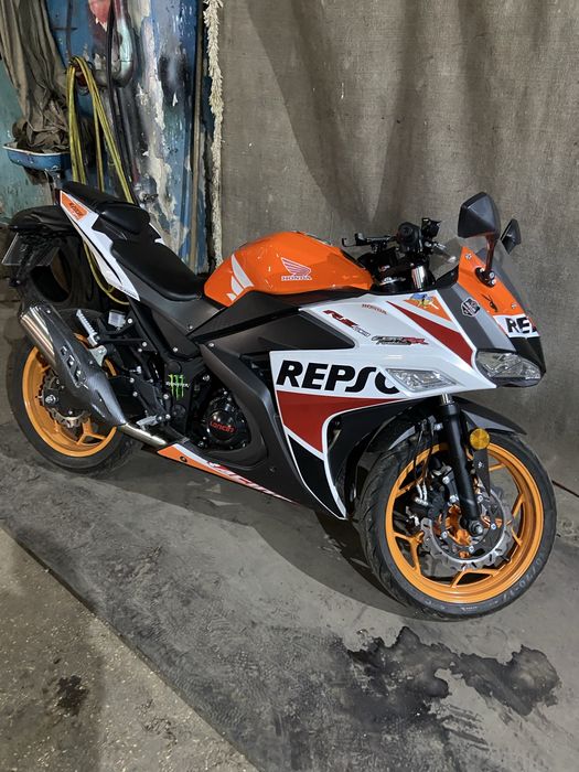 Продам мотоцикл ml250 cbr