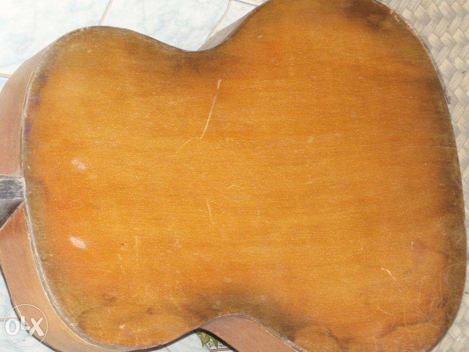 Гитару треб.подклейки или на запчасти.;футляр утепленный(обмен)