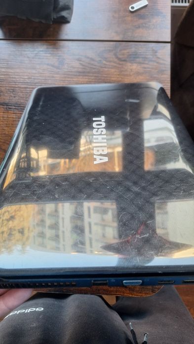 Laptop Toshiba Satellite L750-1xu i3 2x2.3GHz 600gb 6gb win7 dvd-rw