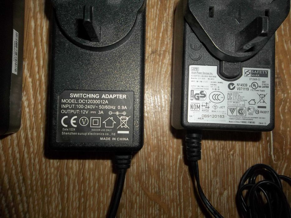 Блоки питания 12 v .английская вилка. Дешево.