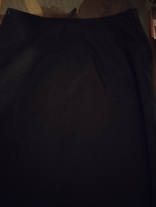 Spódnica kobieca czarna lekko błyszcząca rozmiar 38