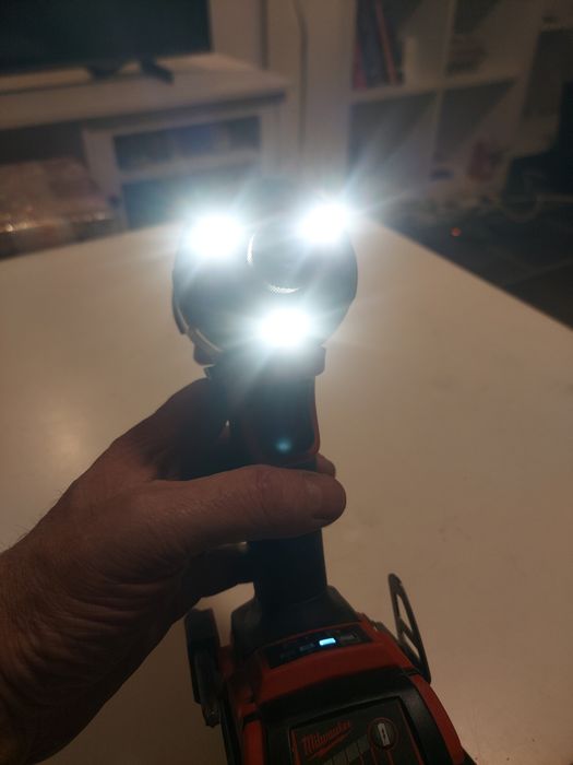 Ударний шуруповерт Milwaukee M18 FID,плюс швидка зарядка і акумулятор3