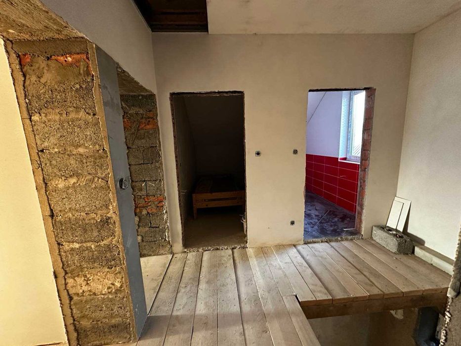 Продається 2 будинки в смт. Буштино