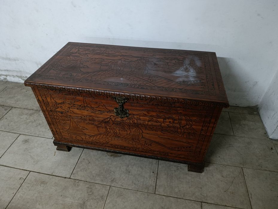 Arca em madeira para arrumação