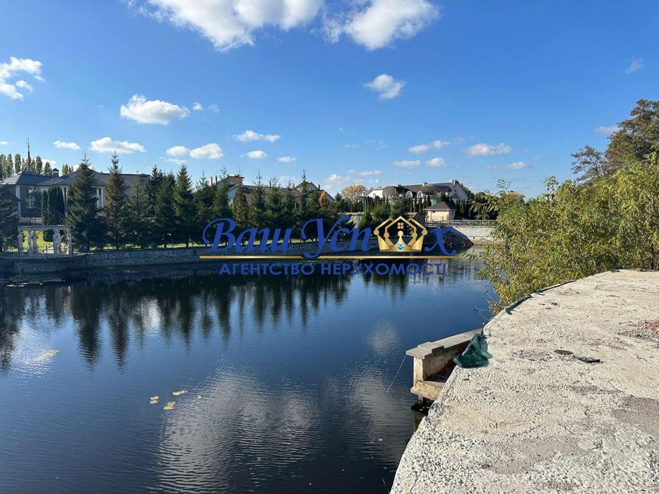 Продаж ділянки з виходом на річку Дніпро.  У місті на Дамбі.