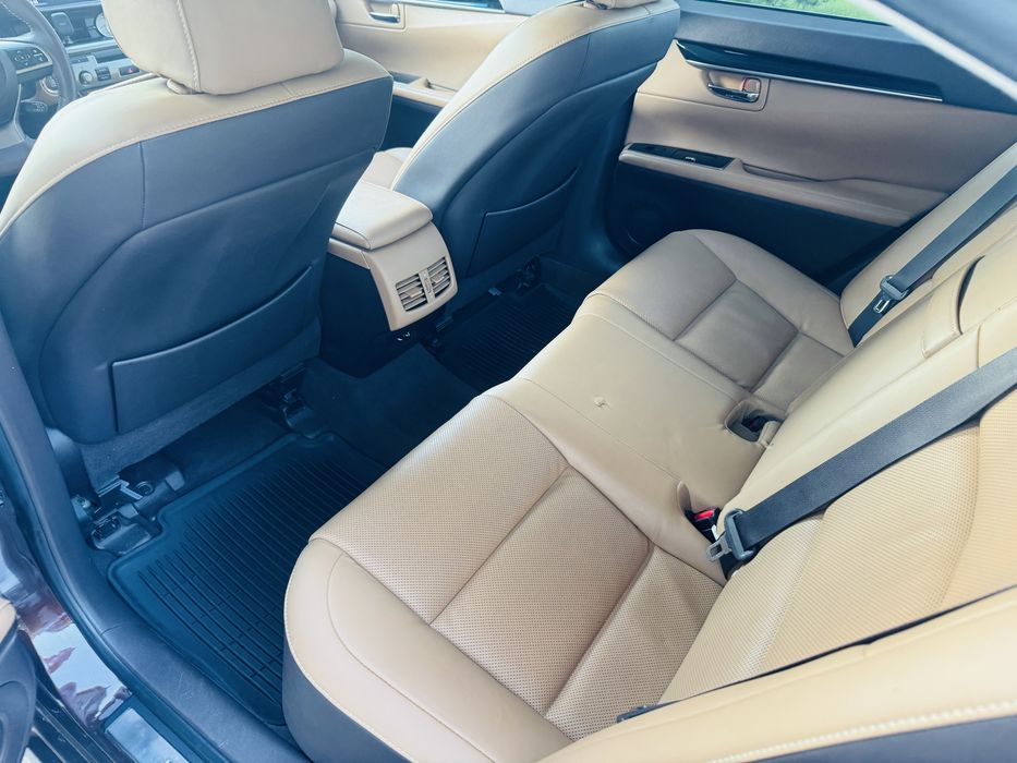 Продам Lexus ES250 2018 рік 2.5 газ/бензин АВТОМАТ після прильоту шахеда!