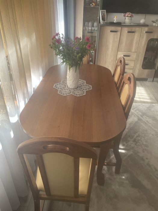 Stół rozkładany + 4 krzesła, bardzo dobry stan
