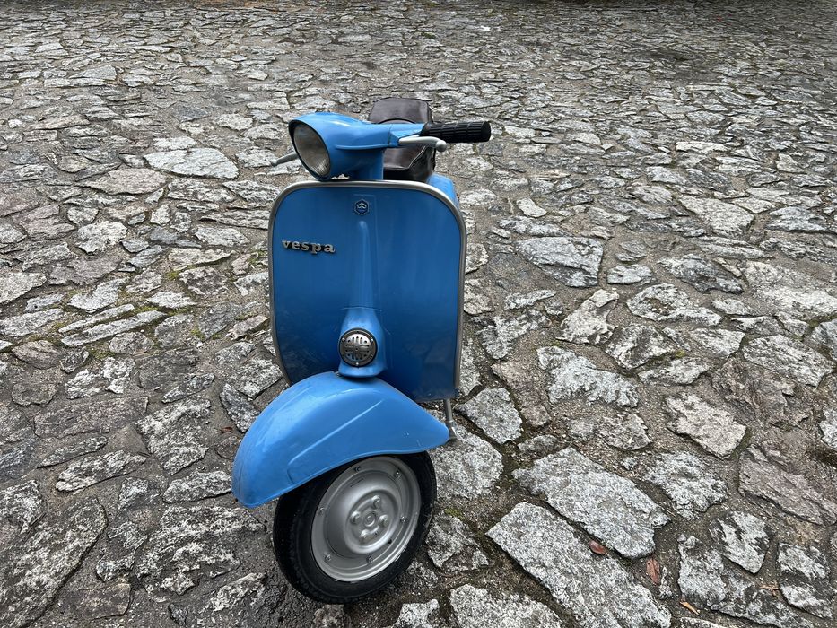 Vespa 50s bem estimada