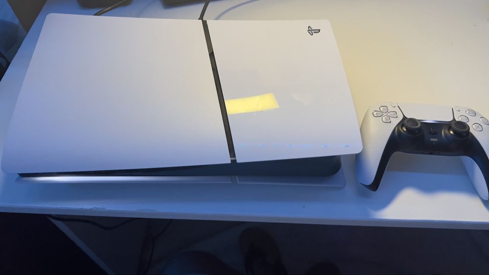 PS5 Desbloqueada (Como Nova) + Loja Integrada com 206 Jogos