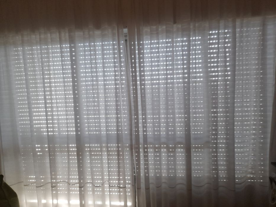 2 Cortinas com baínha em ponto aberto