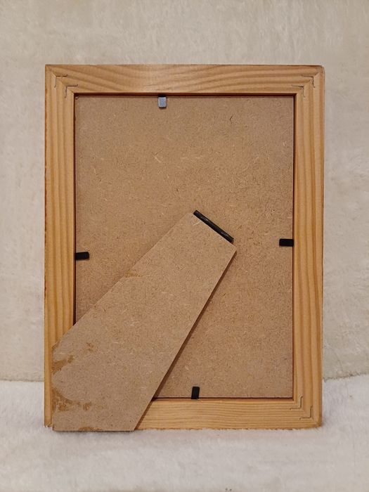 2 small frames (wood and bamboo)64564128676483122