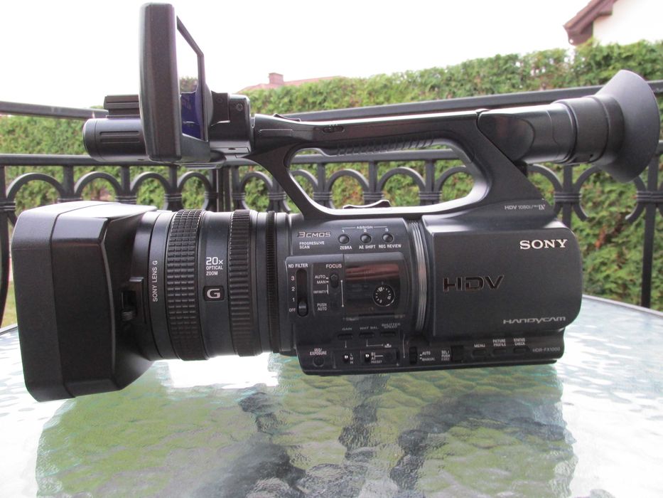 Kamera cyfrowa Sony HDR-FX1000E + lampa + akcesoria
