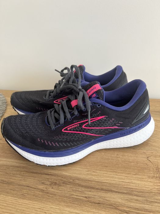 Продам якісні бігові кросівки Brooks Glycerin 19.