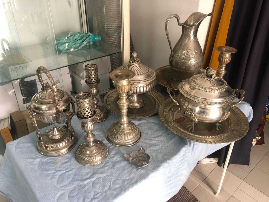 Conjunto de Peças Antigas em Metal Prateado