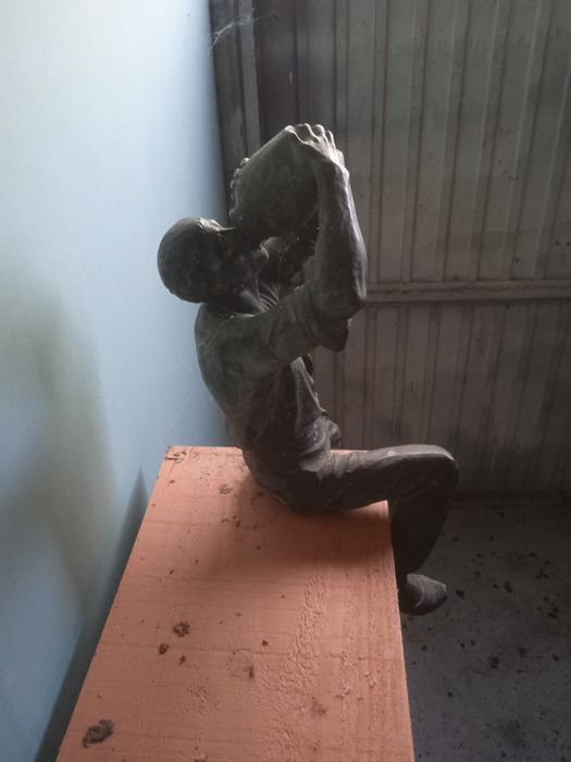 Estátua de bronze