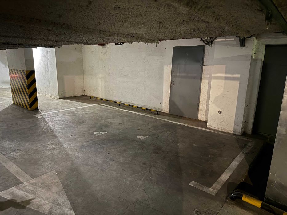 220V Подобово Помісячно Довгостроково підземний паркінг, поруч з метро