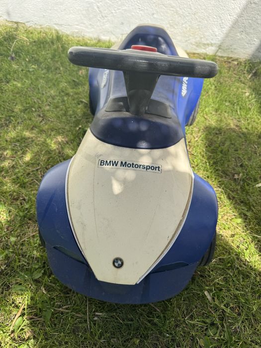 Carrinho criança bmw usado mas em perfeito funcionamento