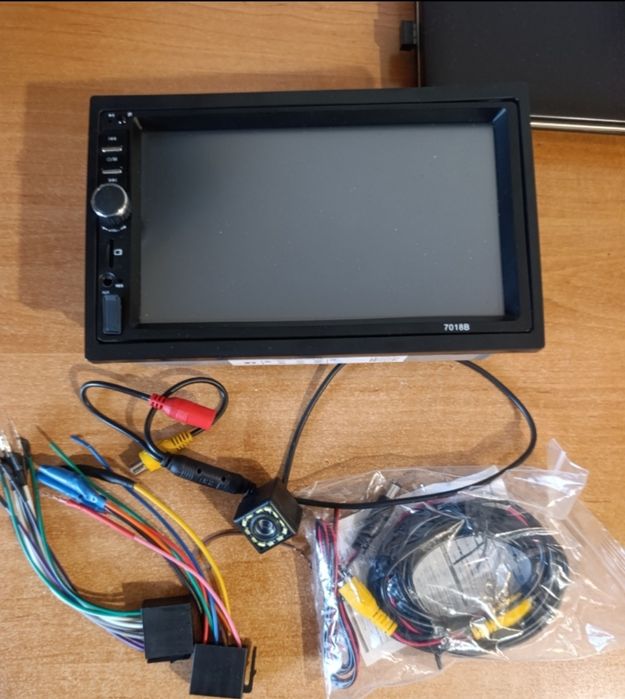 Продам магнитолу 2din 7018b