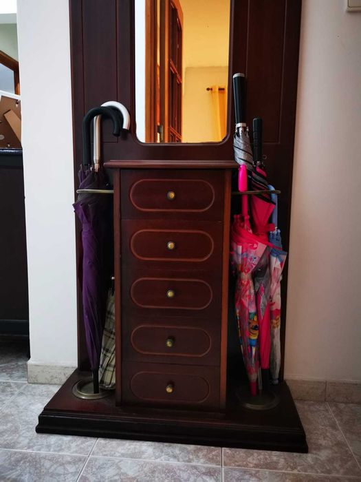 Bengaleiro com espelho.