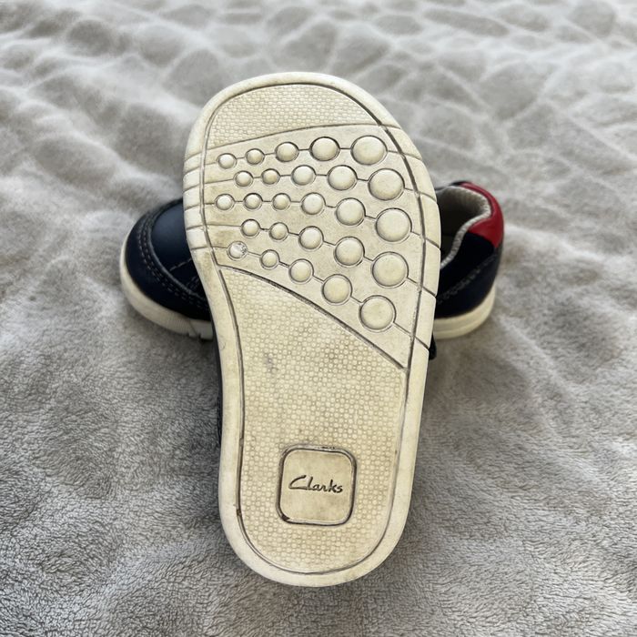 Дитячі шкіряні кросівки Clarks
