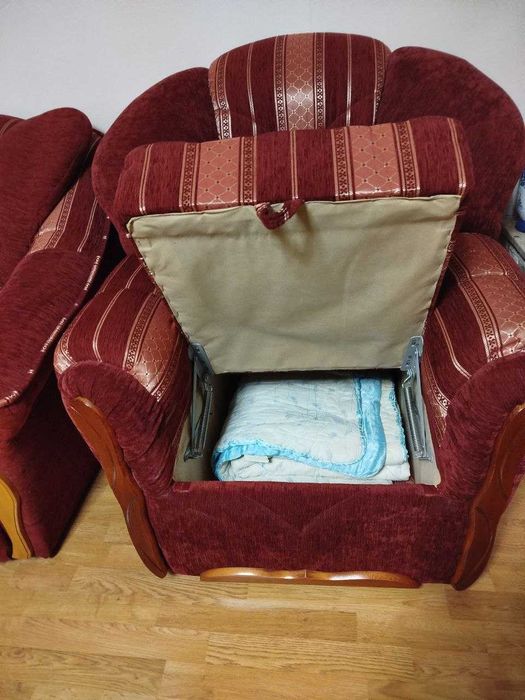мякий куток з кріслами в хорошому стані, недорого