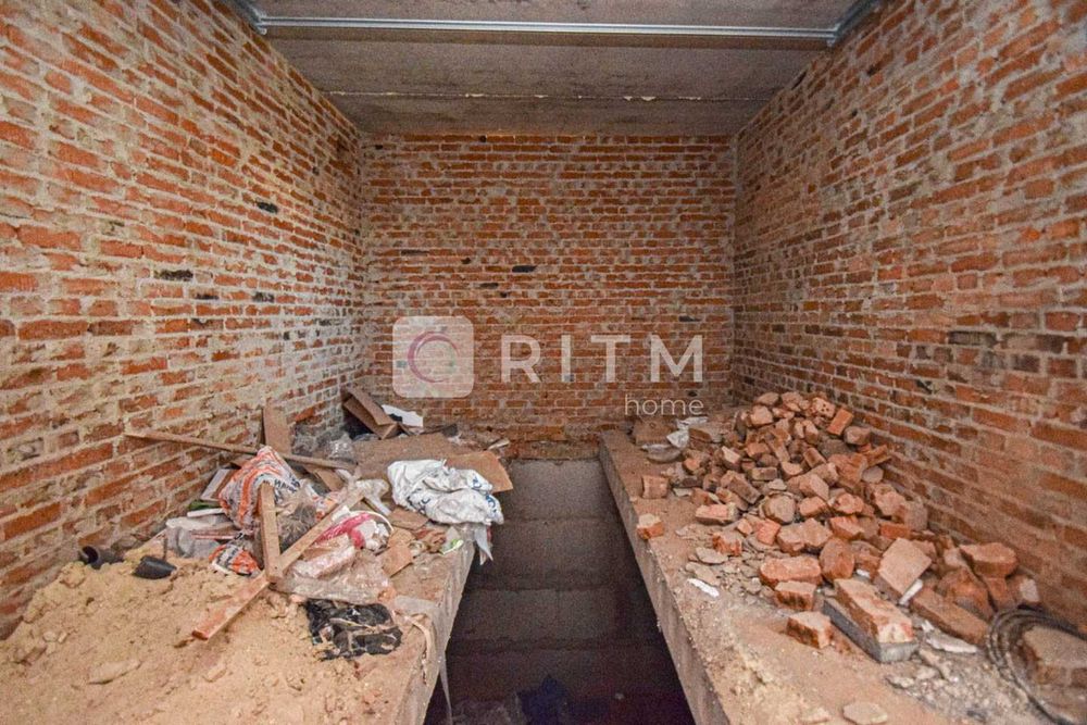 Котедж 206 м2 та прибудинкова територія за вул. Стуса (с. Підгороднє)