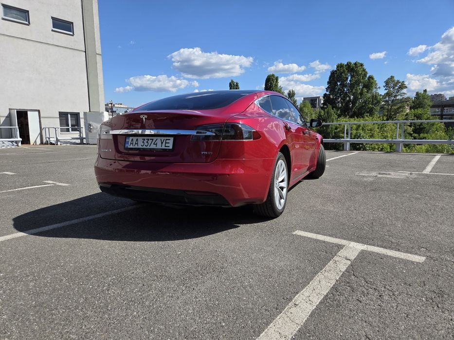 Tesla Model S  D75