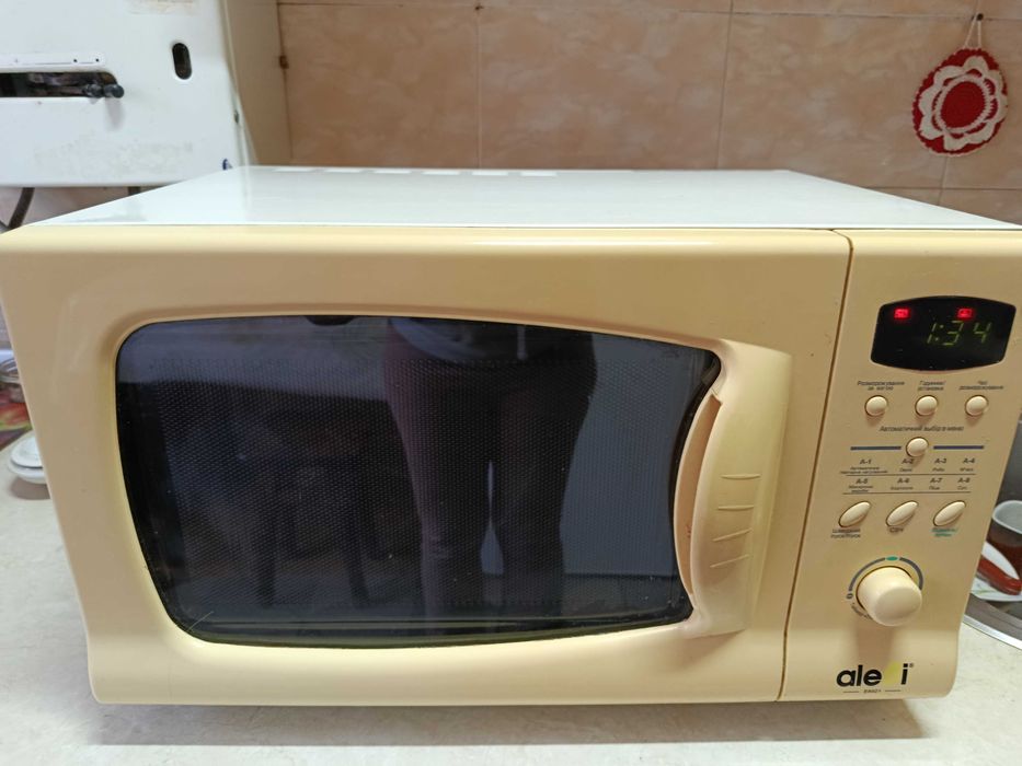 Мікрохвильовка alesi, потребує ремонту
