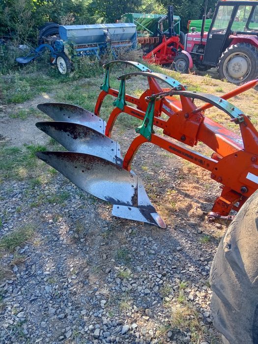 Pług KVERNELAND resor 3 skiby