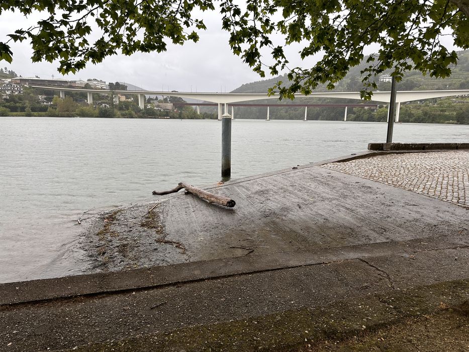 Andar moradia t1  junto ao    rio douro