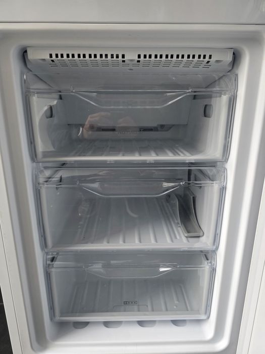 Frigorífico combinado Indesit LI80 FF2 W – a funcionar perfeitamente
