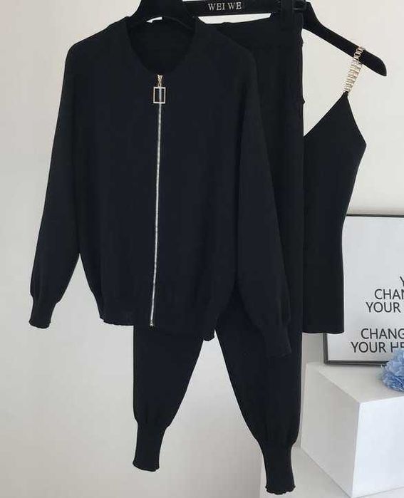 Трикотажний жіночий костюм трійка