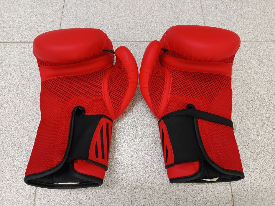 Luvas de Boxe / Kickboxing Outshock 10 oz (Decathlon)