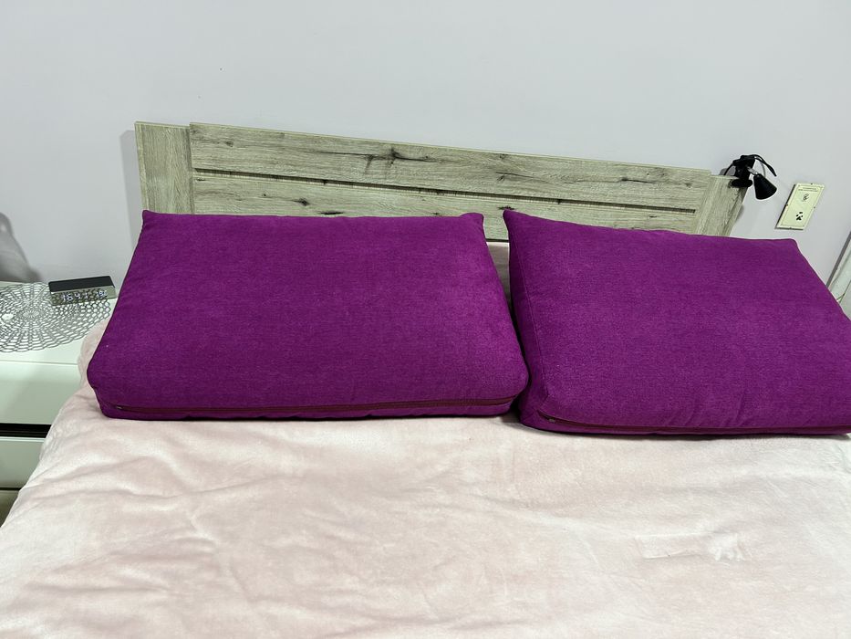 Pufa i dwie duze poduszki