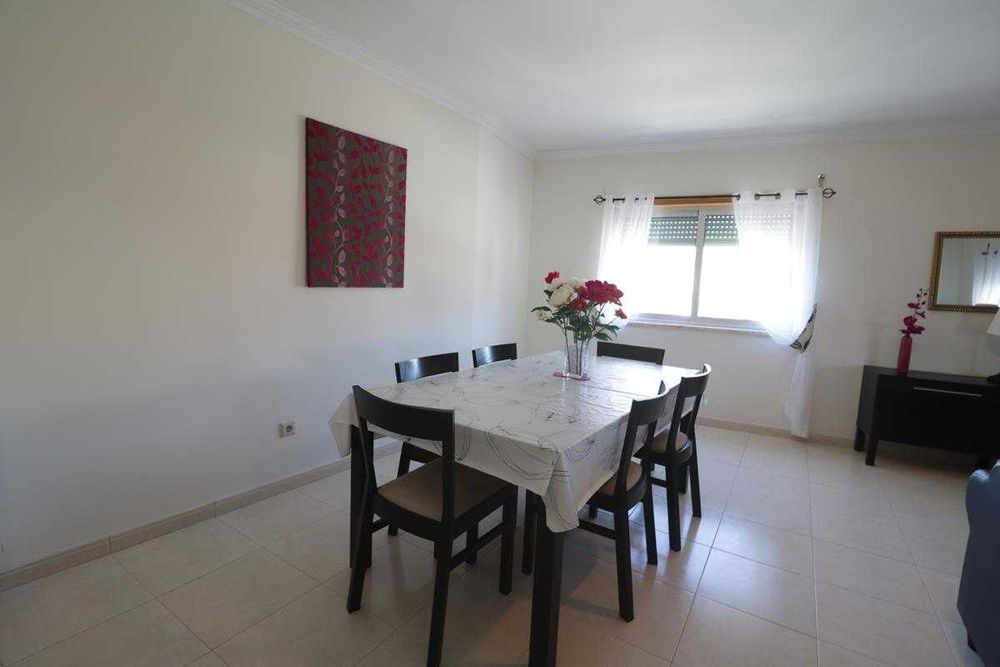 Apartamento T2 para férias a 500 metros da Baía com lugar garagem